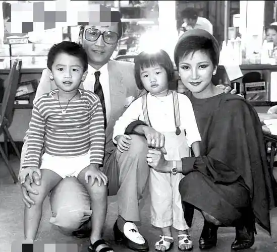 问前夫爱没爱过自己,这些明星分手后仍能当朋友_贾静雯_谢贤_狄波拉