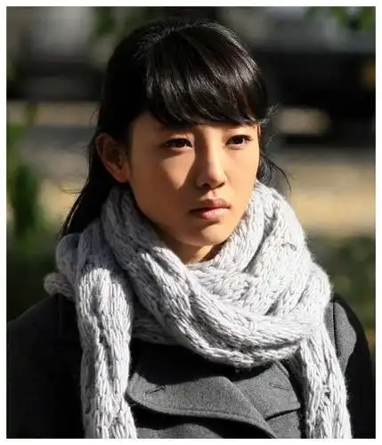 白百何出道前照片曝光穿露脐装和帅哥拥抱网友早有迹象