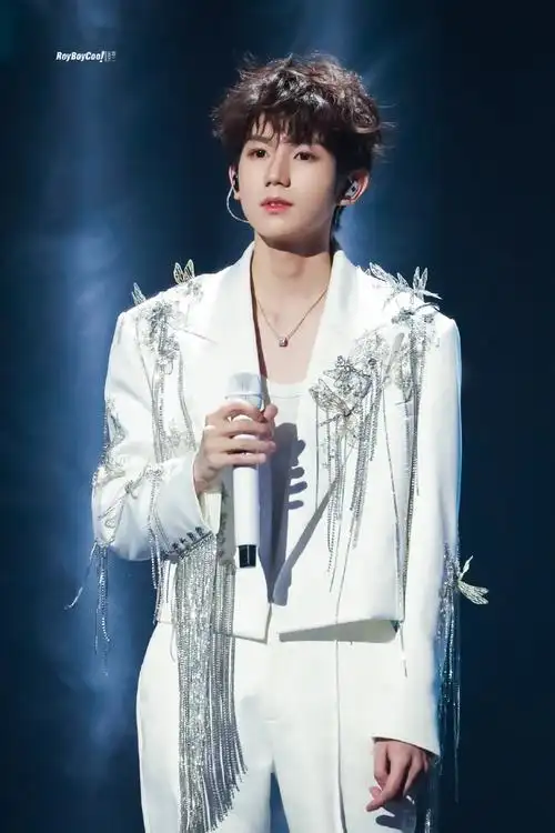 微博之夜交换礼物##孙阳抽中了王源的冻梨