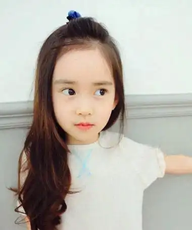 小女孩中 长发刘海扎发发型