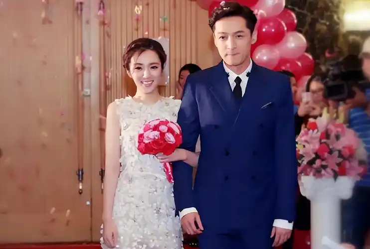 网传胡歌王晓晨隐婚生女,女方带钻戒疑秀恩爱,本尊回应来了