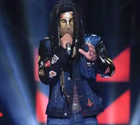 图蒙面歌王流浪者照片展示流浪者身份引猜测