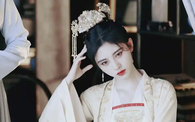 【鞠婧祎】"这嘉南郡主竟如此有城府!