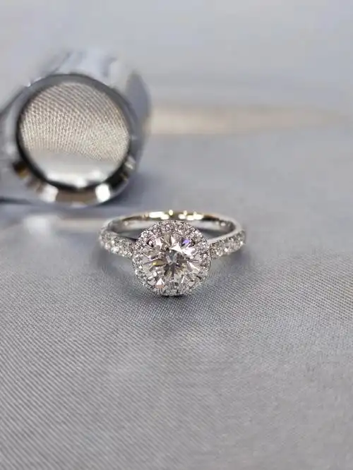 一克拉满钻围镶钻戒