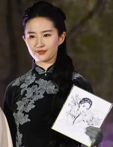 当女星遇上民国卷发,刘亦菲高贵,杨幂可爱,最后这位惊为天人