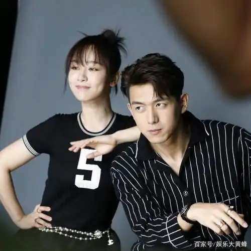 原来杨紫和李现的合照这么甜,这样的"童颜夫妇"太有cp感了