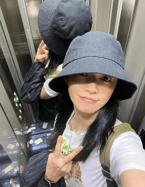 姚晨抵达戛纳晒自拍 素颜出镜状态佳_照片_美景_观影