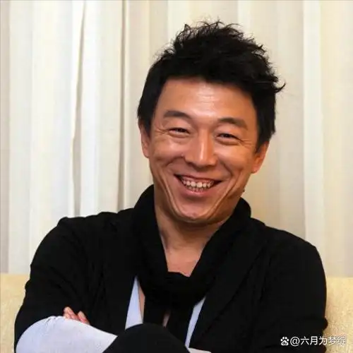 事实证明在大荧幕上消失的黄渤如今已经跳进了一个怪圈