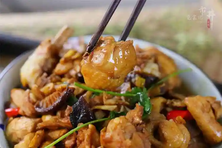 小时候常吃的"生炒鸡"会做了!省事好吃,鸡肉里外都香,吃不够