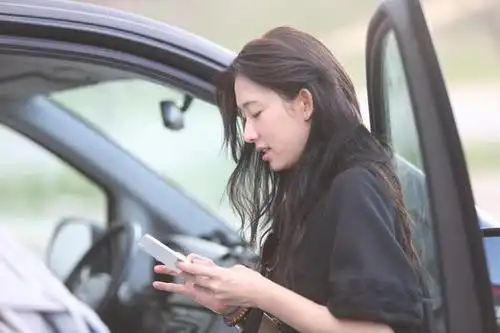 花样姐姐林志玲手腕受伤马天宇贴心安慰