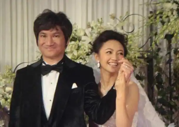 回顾"狠人"罗海琼:37岁嫁人42岁拼二胎,老公长得不帅却很有钱