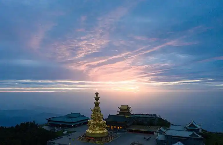 双遗产名山在中国峨眉山