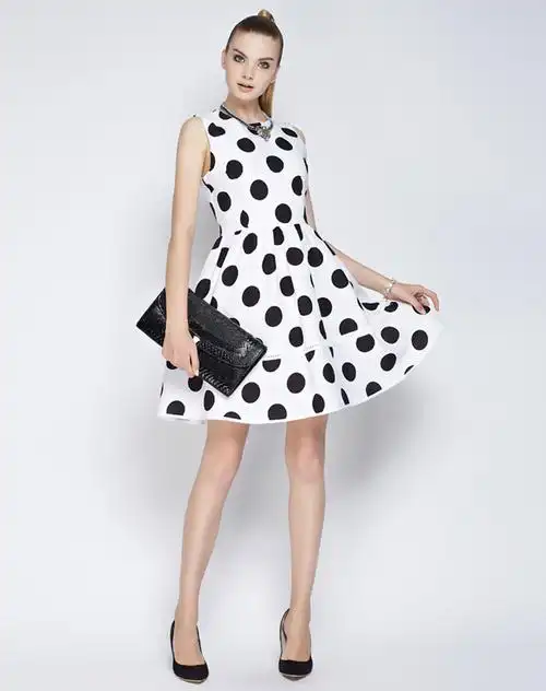 白底黑点圆领收身款连衣裙