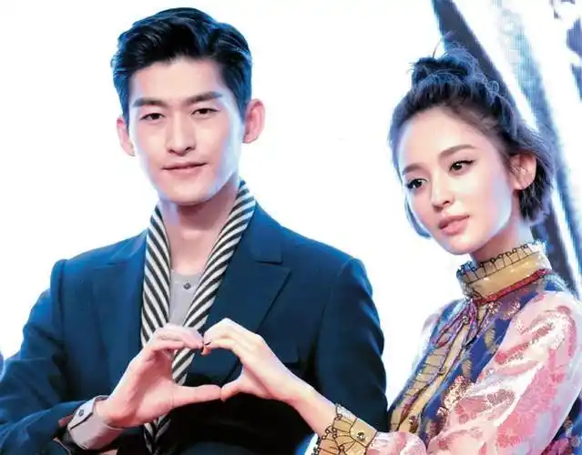 花儿与少年张翰谈郑爽潸然落泪,分手后仍称那时的他是最好的