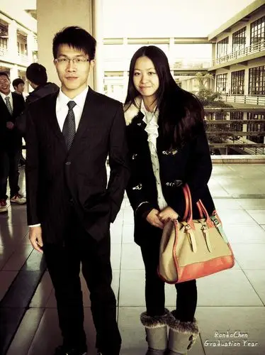 年度首张异性合影.