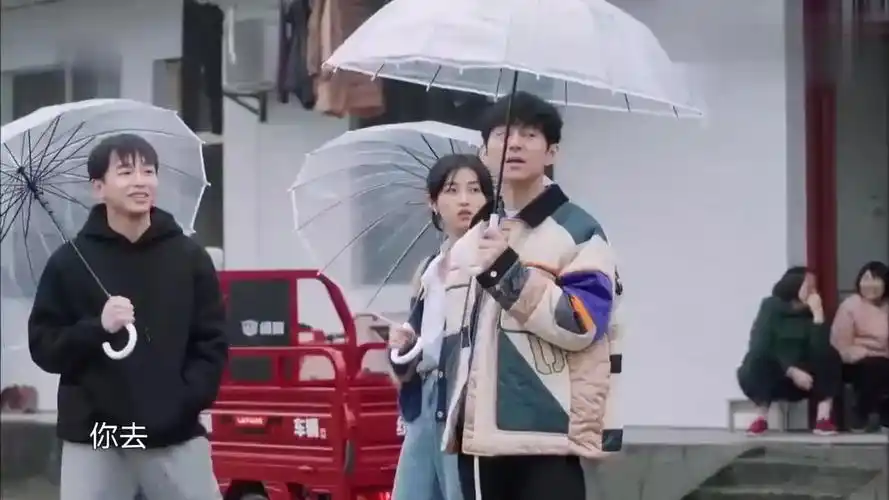 张艺兴开拖拉机带杨紫兜风结果酷不过三秒贼尴尬