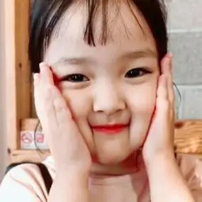 可爱的小女孩萌娃头像高清好看的呆萌头像可爱小孩图片