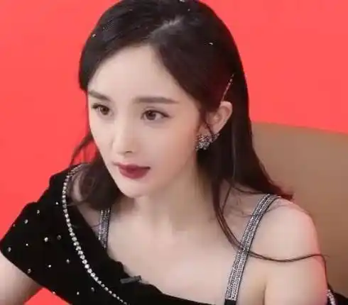 原创杨幂参加带货直播网红滤镜下像换了一个人方脸变成尖下巴