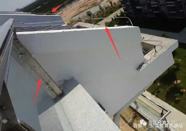 3)避雷网:避雷网即在屋面上纵横敷设的避雷带组成的网格.