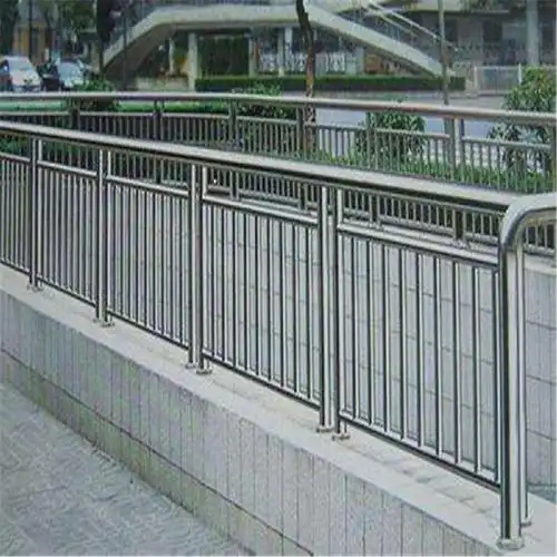 和路安深圳南山不锈钢护栏制作厂家人行天桥不生锈围栏高度