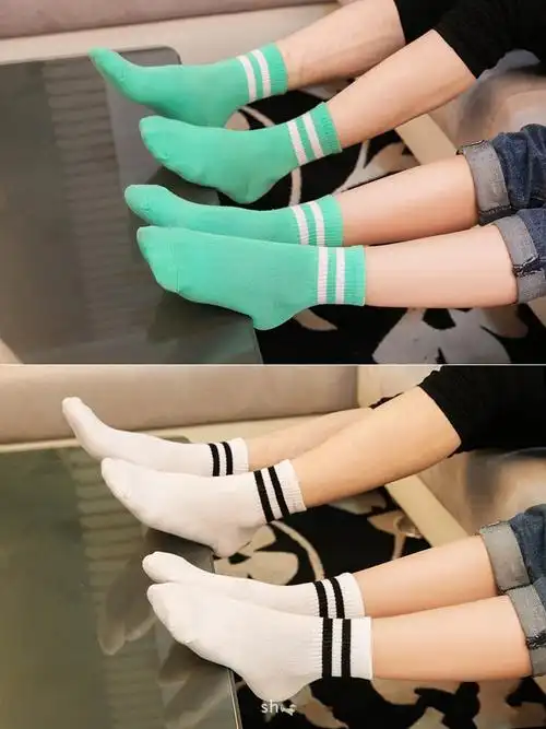 初中女生们为什么要穿两层袜子 现在是夏天啊 两层棉袜 为什么?