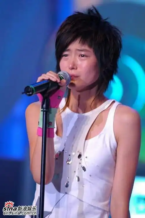 今晚(7月21日星期五),2006超级女声沈阳唱区7进5晋级赛播出,01号王欣