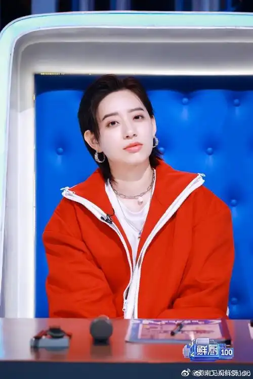 girl on du ann @李斯丹妮 身穿du ann aw2. 来自duannstudio - 微博