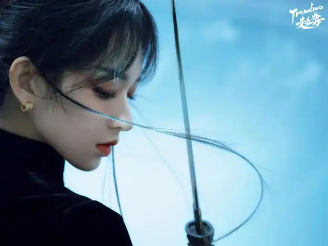 程潇清冷侠客大片##程潇红色长眼线妆