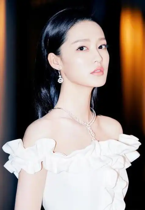 李沁国家秘密培养她9年,转身却踏进娱乐圈,背后原因令人感慨