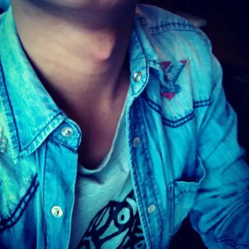 po出一张最美的喉结照