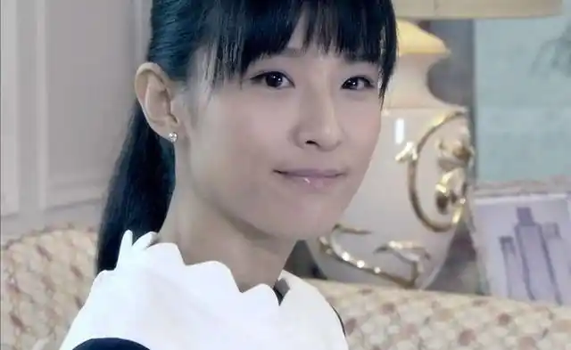 2009年一部爱情公寓红遍全国,他不仅捧红了陈赫,娄艺潇这些主角,连