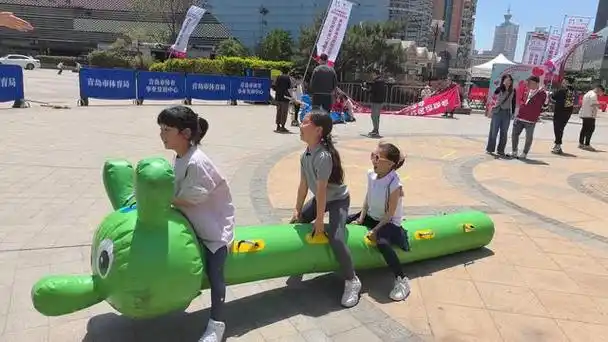 实况足球对战等多个项目,为母亲节设置双人跳绳,运球接力,小脚踩大脚