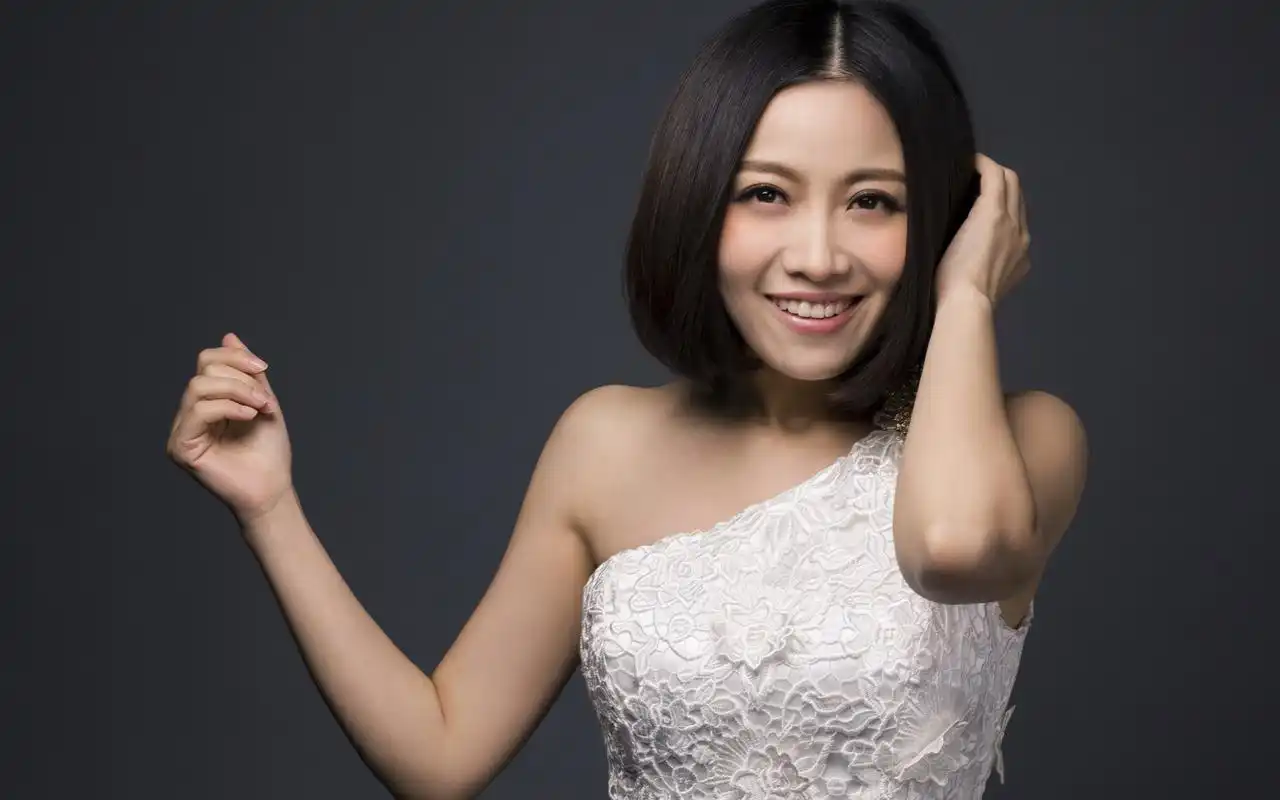 中国好声音 姚贝娜身前时尚甜美壁纸回顾