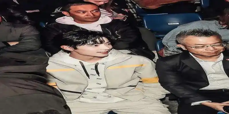 愿意投资从结果来看王力威的眼光还是非常准确的凭借陈情令走红后肖战