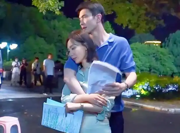 47岁陈数拍"姐弟恋",和高伟光上演人工呼吸,网友直呼辣眼睛