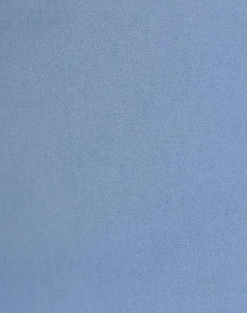 男款简约浅蓝色休闲中裤