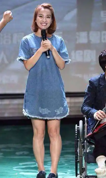 吴谨言上快本,全场最瘦脸最小,但镜头一下移,网友都沉默了