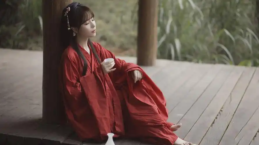 红衣古风美女高清桌面壁纸