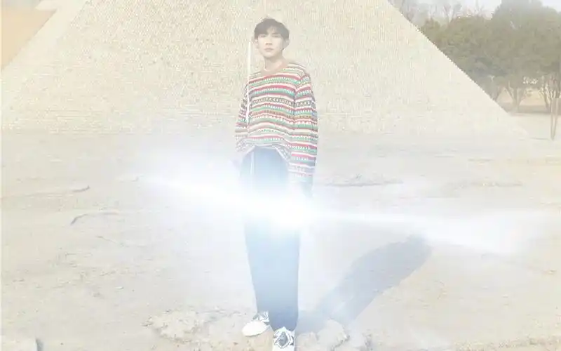 王源帅气户外写真图片桌面壁纸