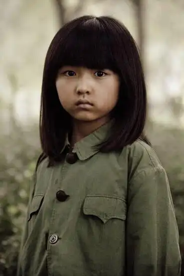 张子枫饰演《大地震》童年方登