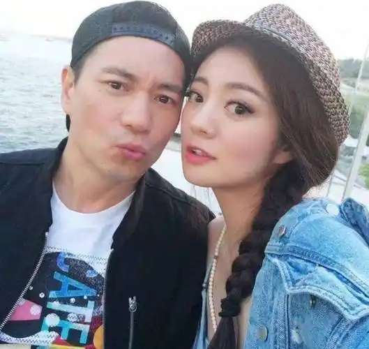 安以轩晒性感蕾丝孕妇照!