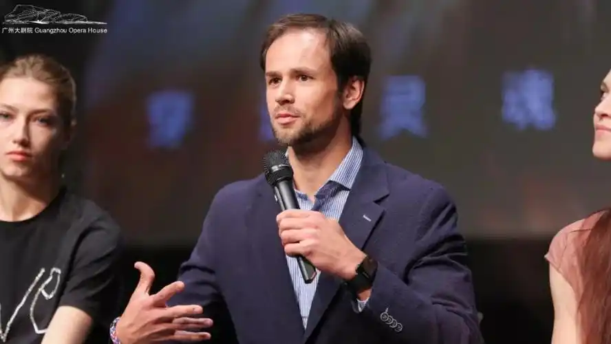 总监杰尔曼·古雷耶夫(german gureev)携艾夫曼芭蕾舞团的主要演员:在