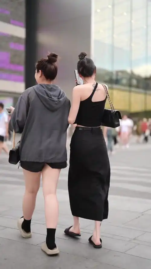 街拍一段爱情分离了就散了