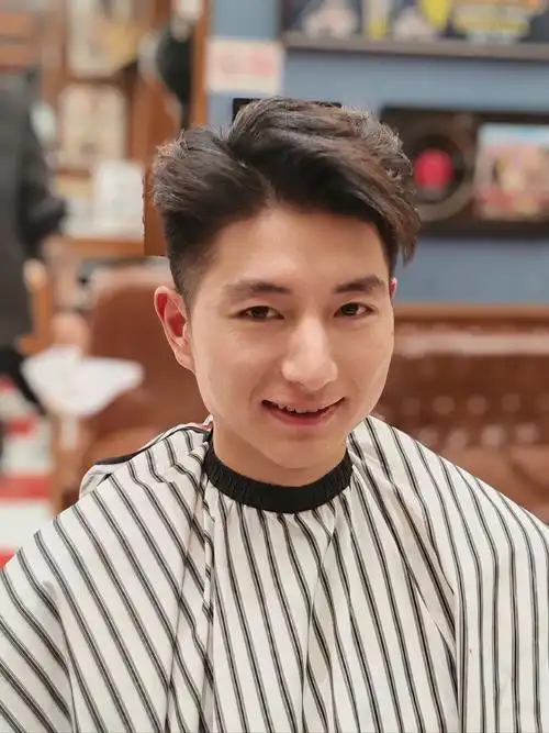 男士发型 男士烫发 男士理发馆 三七分发型