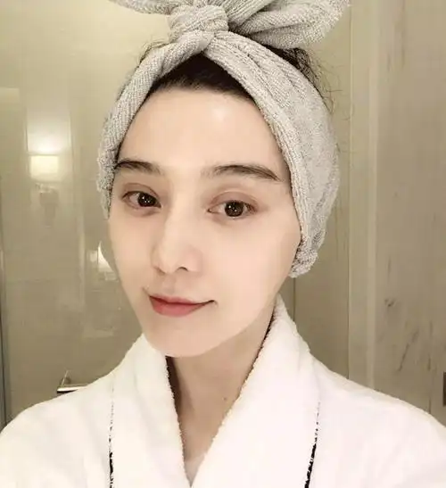 范冰冰复出不断试水,素颜出镜黑眼圈太抢眼,颜值直线下降