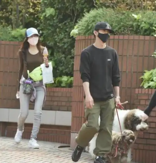 3月2日,日娱曝出惊天大瓜,日媒爆料,50岁木村拓哉和52岁工藤静香传出