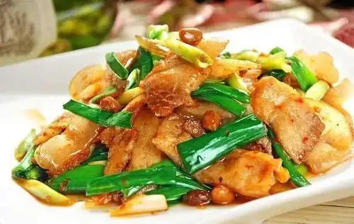 膳学派的快餐炒菜,集合了现在市面上各种经典的菜品菜色,做出来的快餐