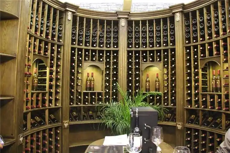 爱士图尔告诉您最常用的家庭酒窖设计方案