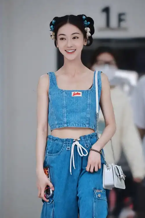 吴谨言墨雨云间