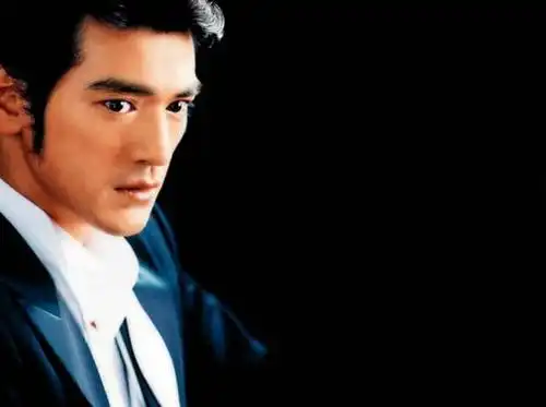 梁朝伟的电眼,彭于晏的秋波,哥哥的回眸一笑,学学他们如何给mm们抛一